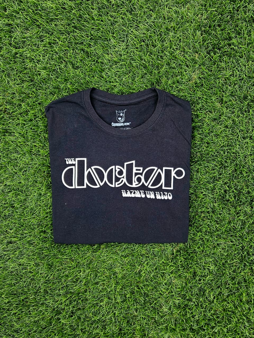 Playera Doctor "HAZME UN HIJO" Letras Negras Caskarita premium